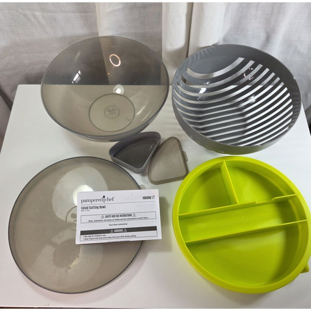 Pampered Chef Salad Cutting Bowl Kit (5 nesting pieces)
